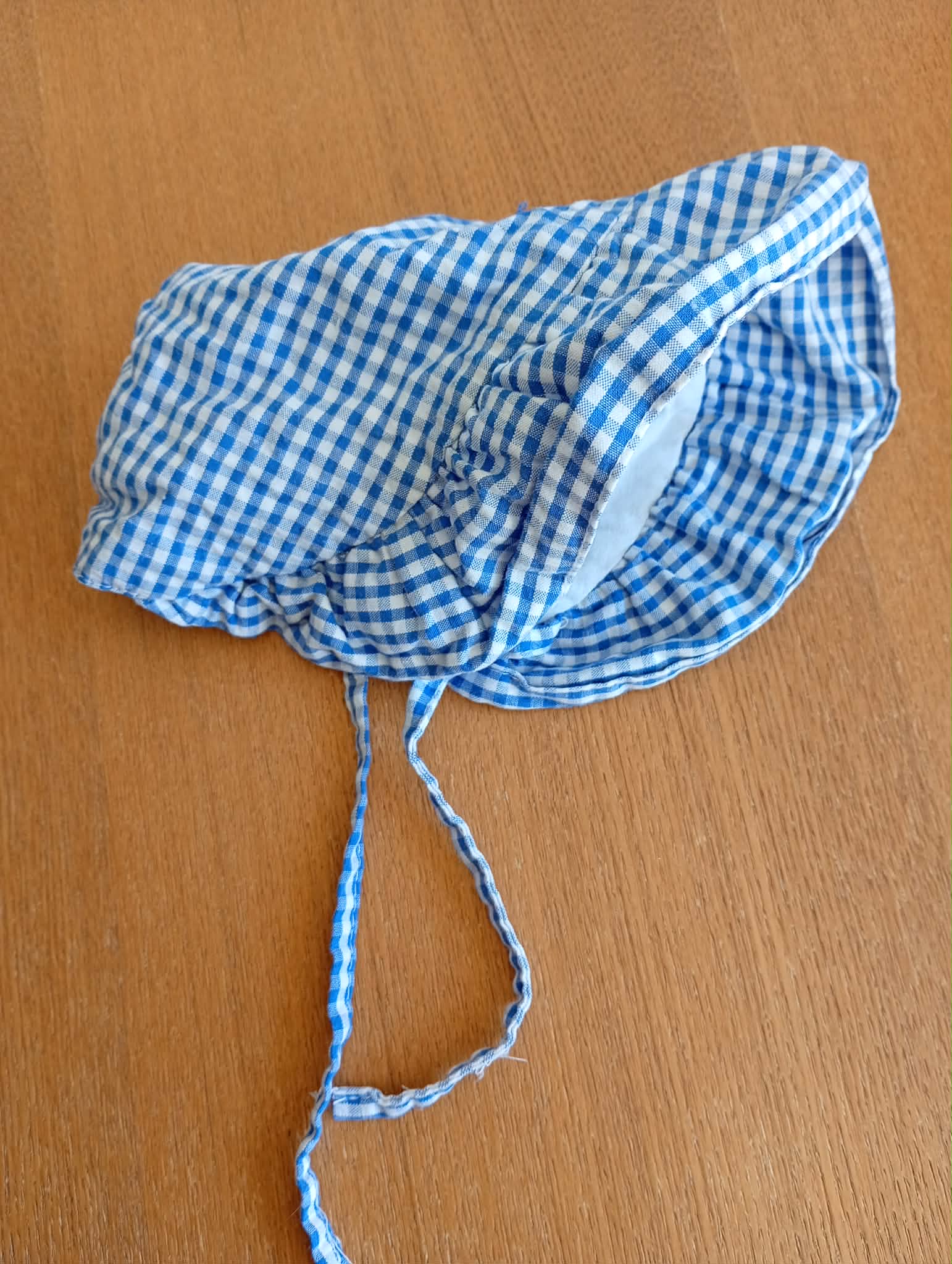 Solhat med flæser